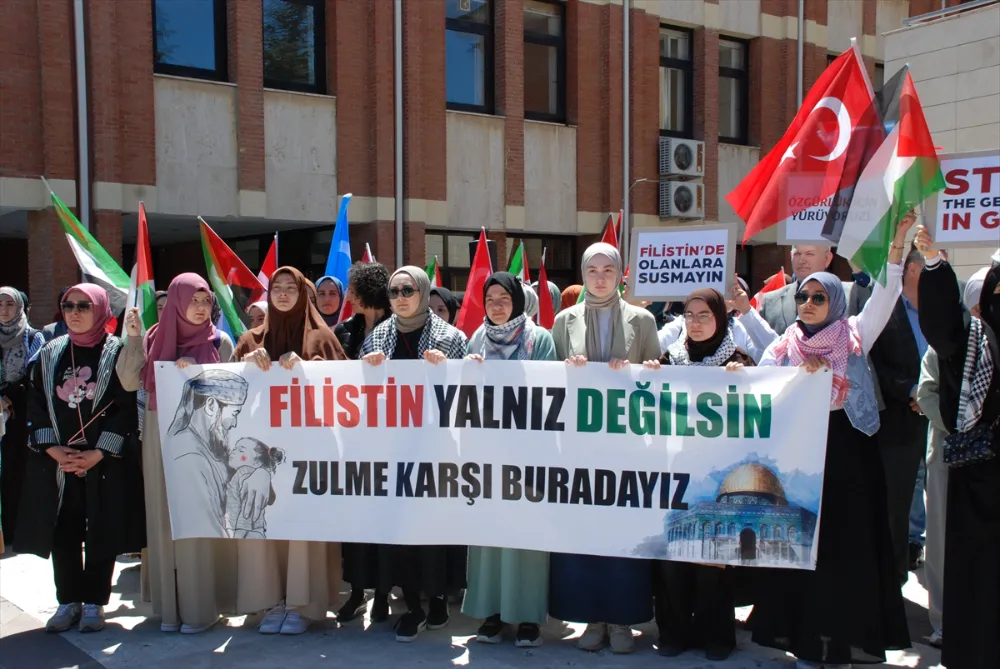 Anadolu Üniversitesi öğrencileri Filistin için yürüdü