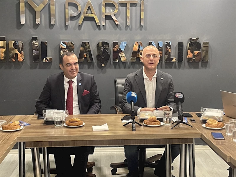 İYİ Parti İzmir Büyükşehir Belediye Başkan adayı Özlale, gazetecilerle buluştu