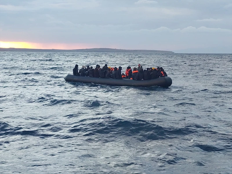 Ayvalık açıklarında 47 düzensiz göçmen kurtarıldı
