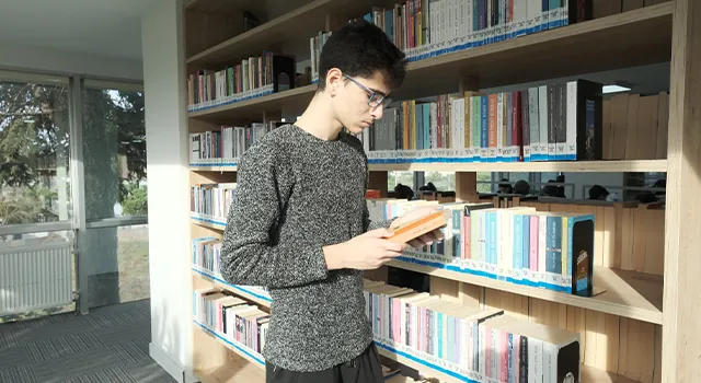 Yaşar Kemal kütüphanesi