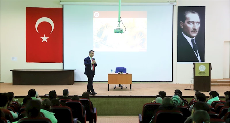 İzmir Yüksek Teknoloji Üniversitesi Rektörü Baran, lise öğrencileriyle buluştu