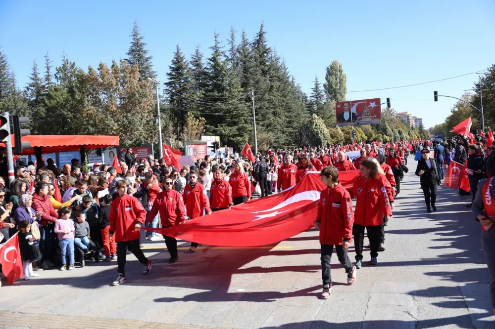 Eskişehir ve çevre illerde 29 Ekim Cumhuriyet Bayramı törenlerle kutlandı