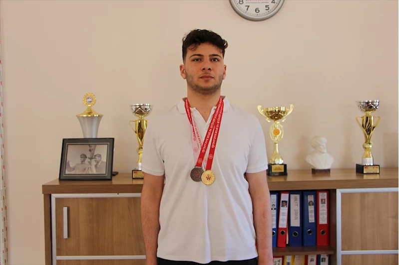 Şehit Mehmet Günenç Anadolu Lisesi öğrencisi, güreşte il birincisi oldu