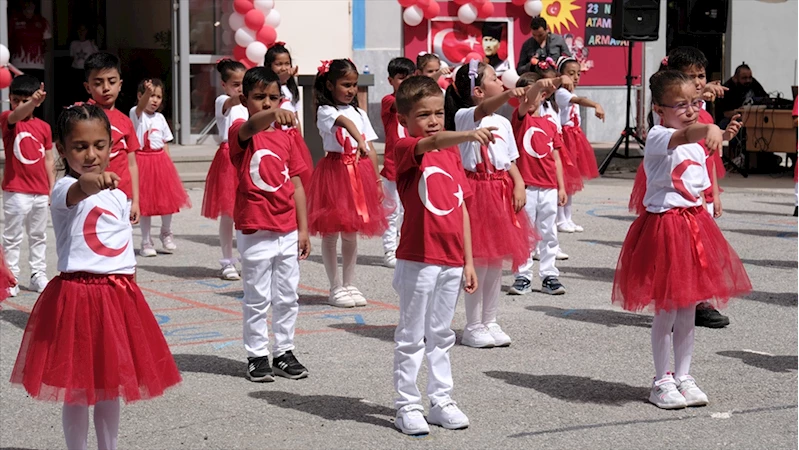 Manisa ve ilçelerinde 23 Nisan Ulusal Egemenlik ve Çocuk Bayramı kutlanıyor