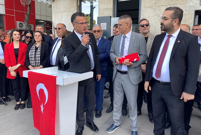 Yeniden Alaşehir Belediye Başkanı seçilen Ahmet Öküzcüoğlu mazbatasını aldı
