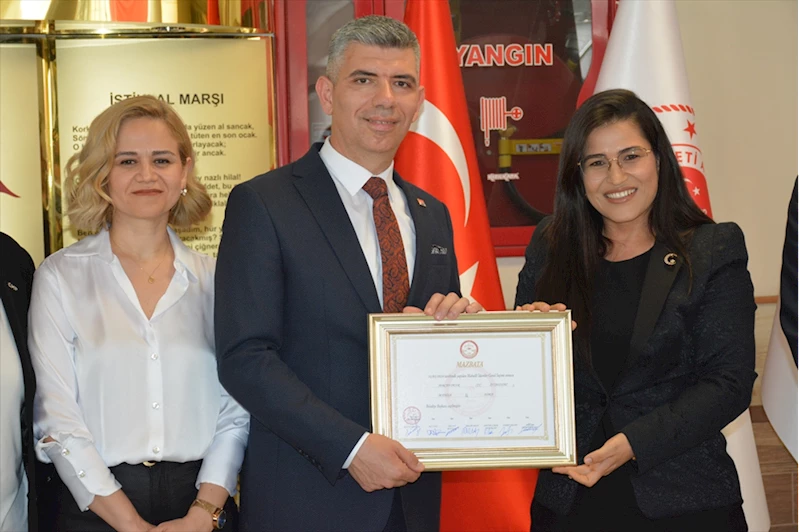 Soma Belediye Başkanı Sercan Okur, mazbatasını aldı