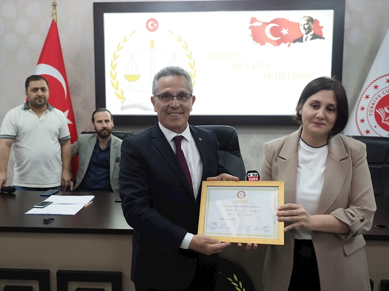 Nazilli Belediye Başkanı Ertuğrul Tetik, mazbatasını aldı
