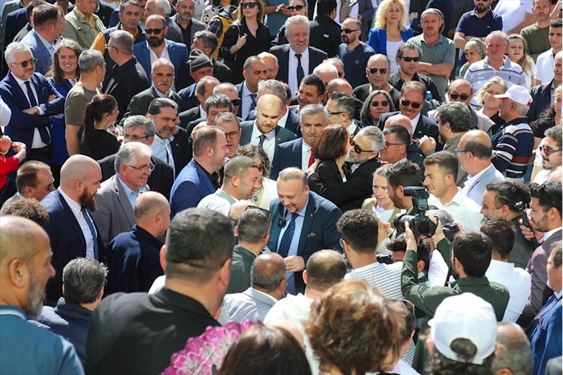 Uşak Belediye Başkanı Özkan Yalım mazbatasını aldı