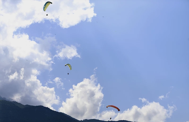 Çinli turistler salgın nedeniyle verdikleri aradan sonra Babadağ
