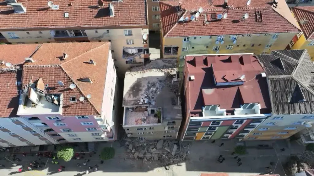  Bahçelievler’de 4 katlı bina çöktü