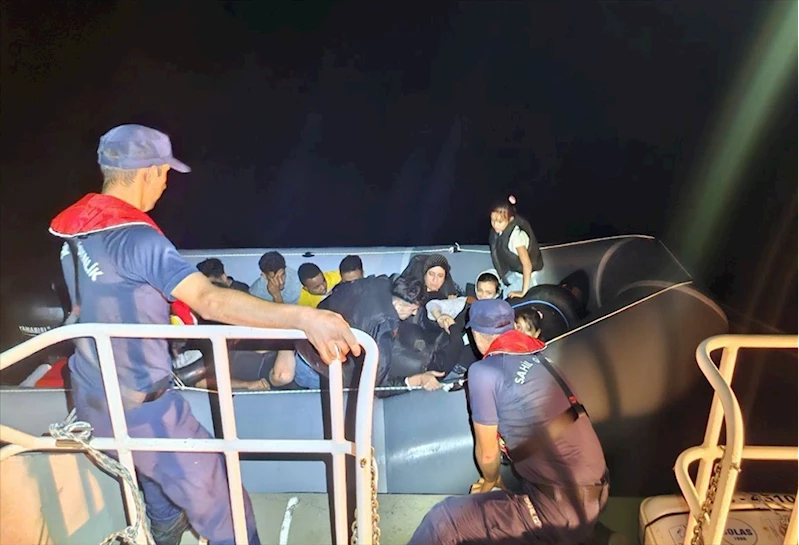Balıkesir açıklarında 3’ü çocuk 14 düzensiz göçmen yakalandı