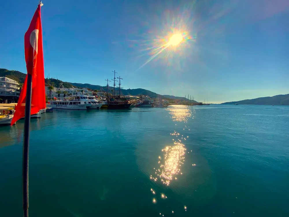 Marmaris’te Yaz Bitmedi: Ekim Sıcağı Turizme Can Verdi