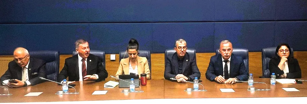 Meclis’te de Sokakta da Birlikte Direniyoruz