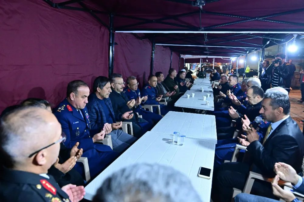 Vali Hüseyin Aksoy’dan Şehit Üsteğmen Emre Mercan’ın Ailesine Taziye Ziyareti