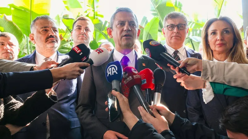 CHP Lideri Özgür Özel: “Atatürk’ün Askerleriyiz” Diyen Teğmeni Disipline Veren, Ordu İçin Tehlikedir”