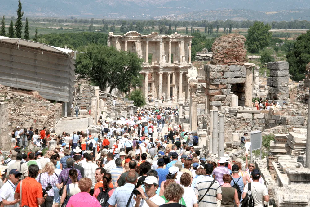 İzmir Küresel Turizm Şahlanırken Türk Turizminin Güncel Tehlikeleri.. Türk Turizminde Umut ve Gerçekler..