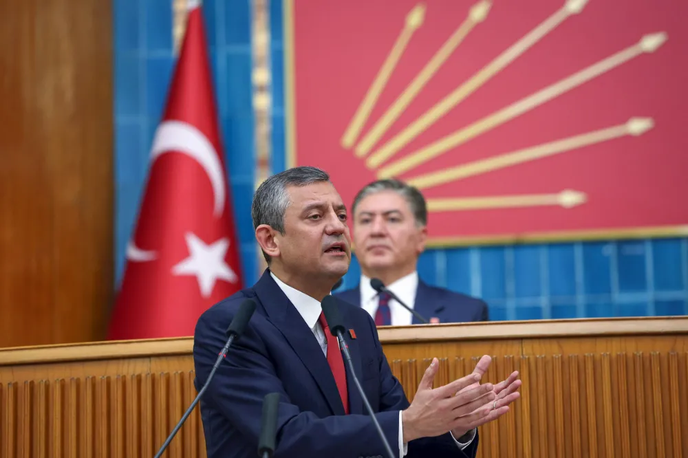 Vatandaş -17 Derecede Kuyrukta Beklerken, Zincir Marketler Aynı Eti Ucuz Alıyor!