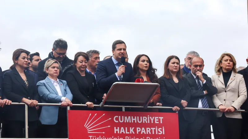 CHP’den İmamoğlu’na Destek: “Hukuksuzluğa Sandıkta Dur Diyeceğiz!”