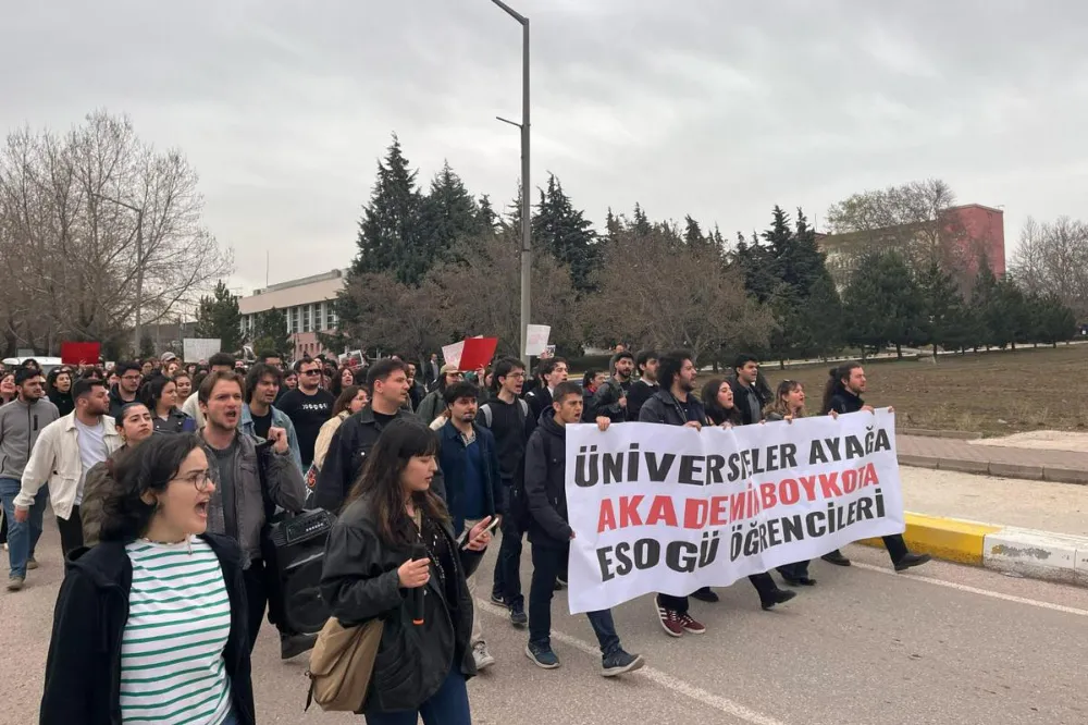Eskişehir Osmangazi Üniversitesi Öğrencilerinden Protesto Yürüyüşü