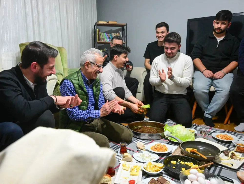 Bakan Uraloğlu, Üniversiteli Gençlerle Sahurda Buluştu