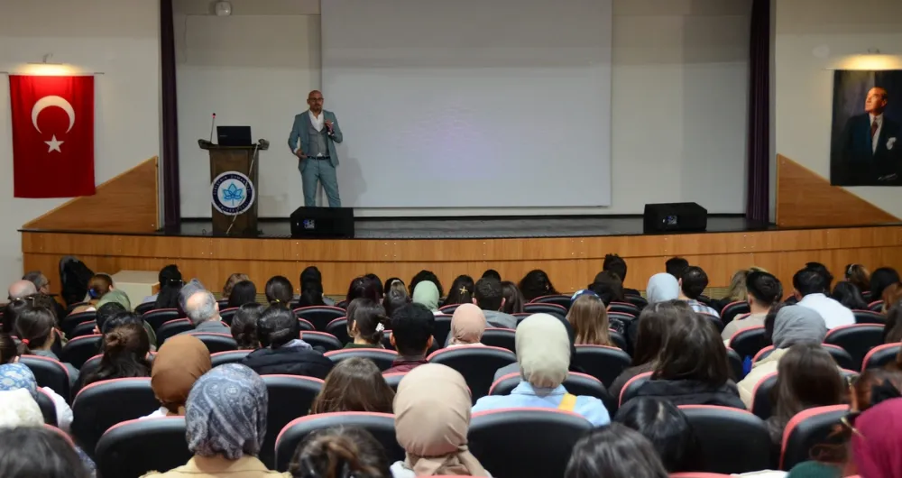   ESOGÜ’de Üretken Yapay Zekâ Semineri: “Kurtarıcı mı, Cellat mı?”