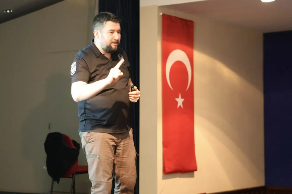   Eskişehir Büyükşehir’den Personele “En İyi Narkotik Polisi: Anne” Eğitimi