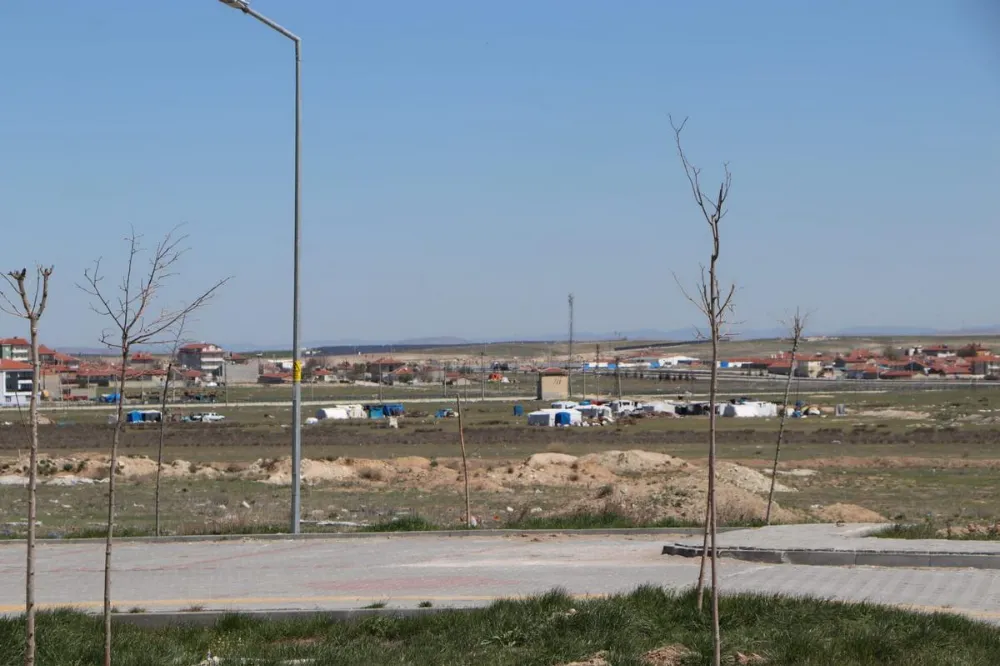Çifteler’de Mevsimlik İşçi Yerleşimi Tepki Çekti: Halk Altyapı ve Sağlık Sorunlarından Endişeli