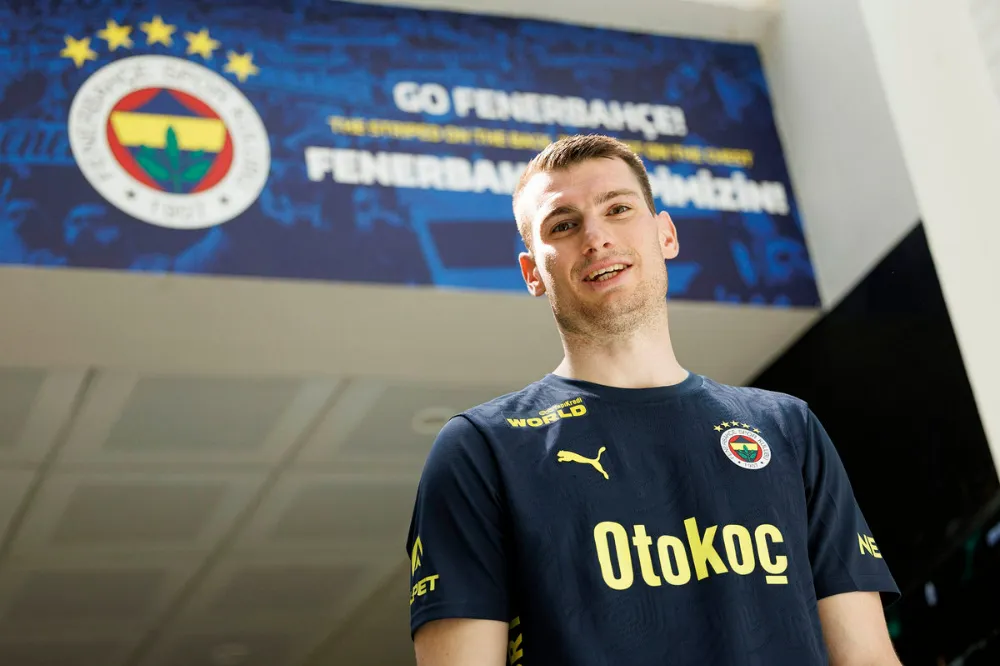   Dominik Livakovic’ten Şampiyonluk Mesajı: “Son Ana Kadar Savaşacağız”