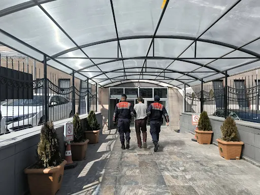   Eskişehir’de İnşaattan Hırsızlık Olayı Aydınlatıldı: Şüpheli Tutuklandı, Çalıntı Malzemeler Sahiplerine Teslim Edildi