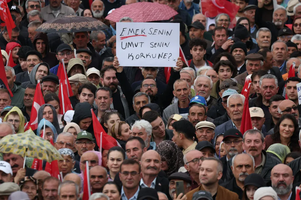   Özgür Özel: 