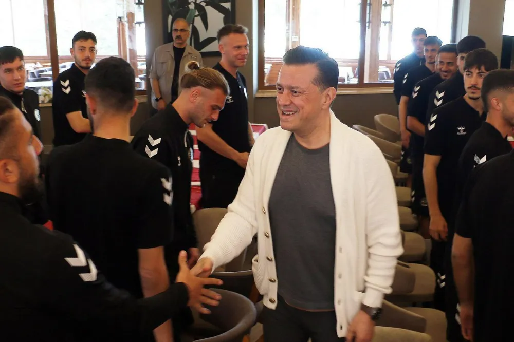   Nebi Hatipoğlu’ndan Eskişehirspor’a Destek Mesajı: “Bu Zafer Eskişehir’in Olacak!”