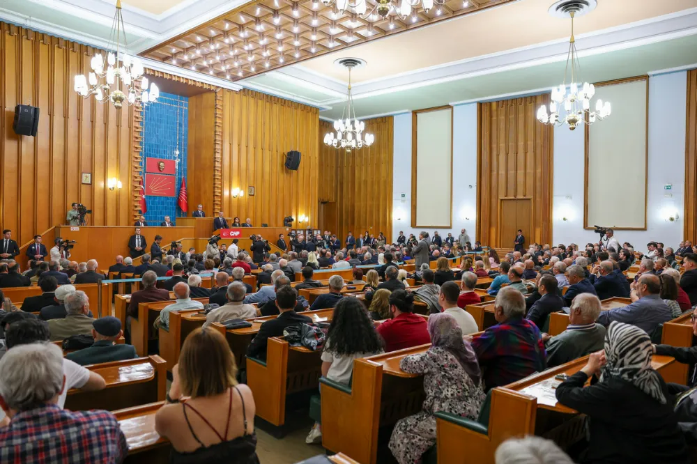   Özgür Özel: “Yozgatlı çiftçilerin alnından öpüyorum, darbeciler ekonomiyi batırdı”