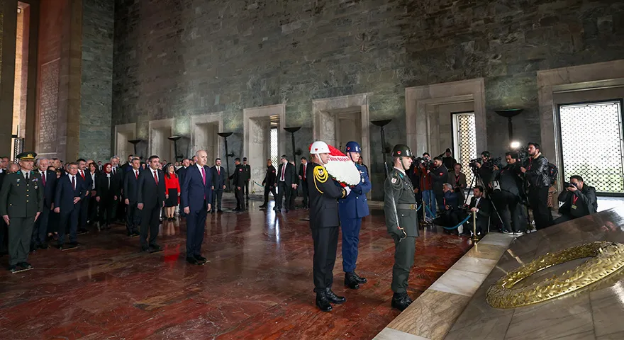  TBMM Başkanı Kurtulmuş Başkanlığındaki Devlet Erkanı Anıtkabir’i Ziyaret Etti