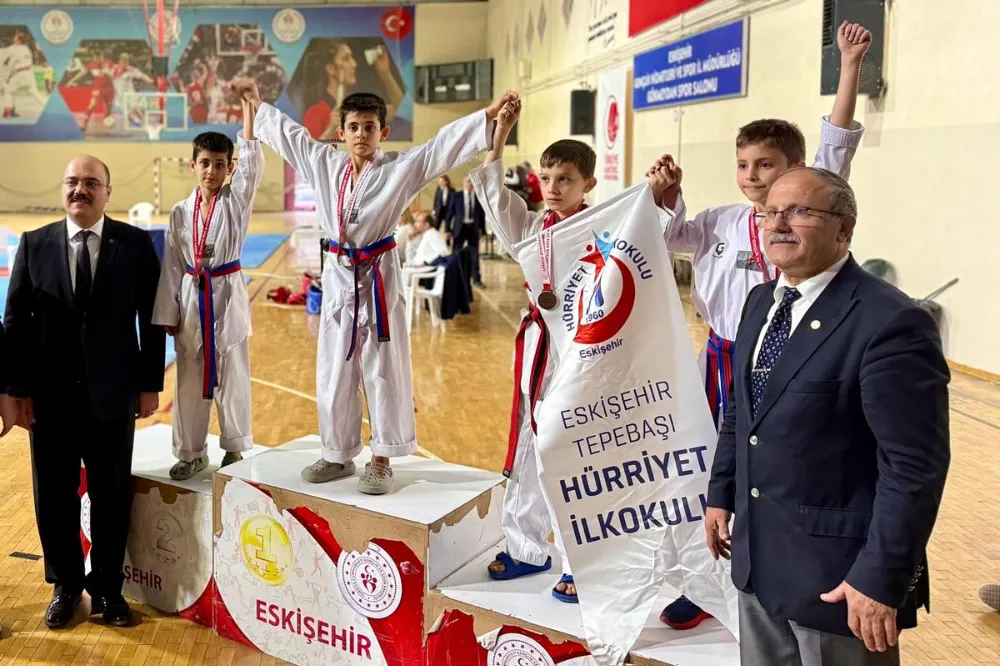   Taekwondocu İkizler Finalde Karşı Karşıya Geldi: Şampiyon Yusuf Okur, Madalyasını Vefat Eden Dayısına Armağan Etti