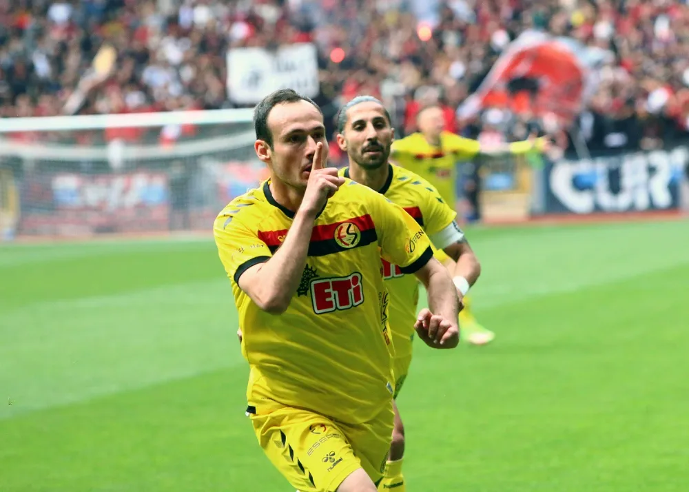   Eskişehirspor, Akşehirspor Karşısında Fırtına Gibi Başladı! Yeni Rekorla İlk Yarı Üstün Tamamlandı