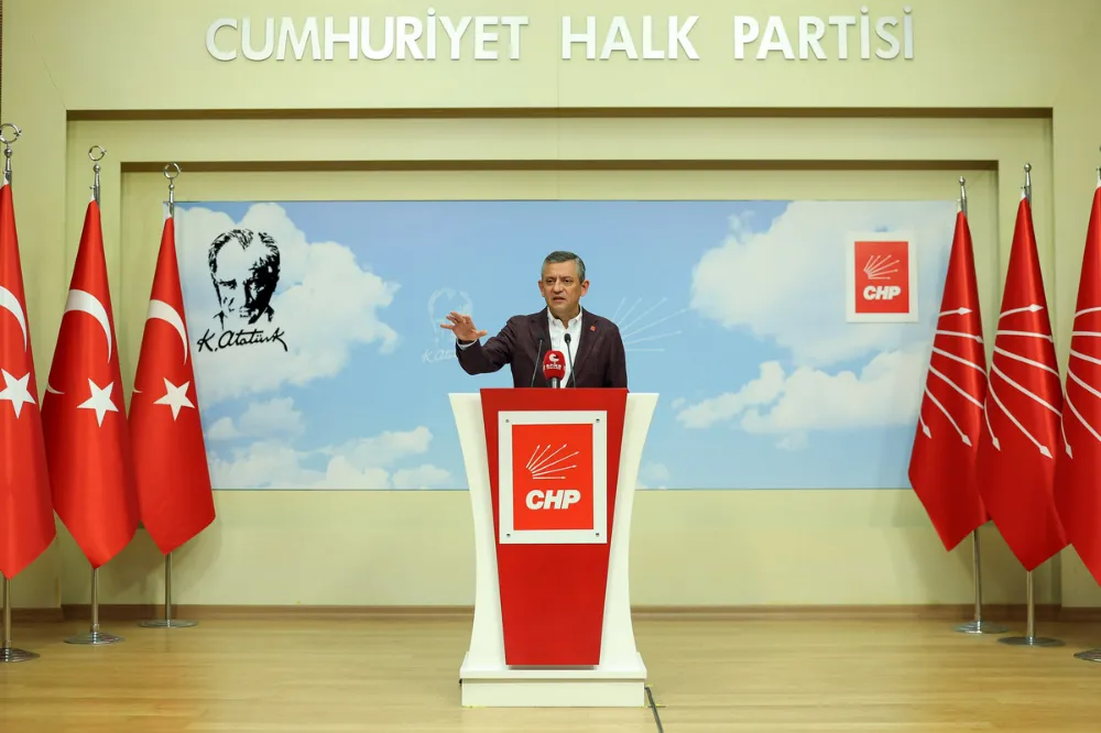 Özgür Özel’: “Kurultay Herkese Açık, Yüzbinlerle Buluşacağız”