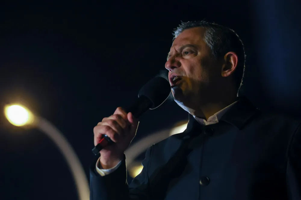 Özgür Özel’den Başakşehir Mitinginde Sert Mesajlar: “AKP Bu Meydandan Korkuyor”
