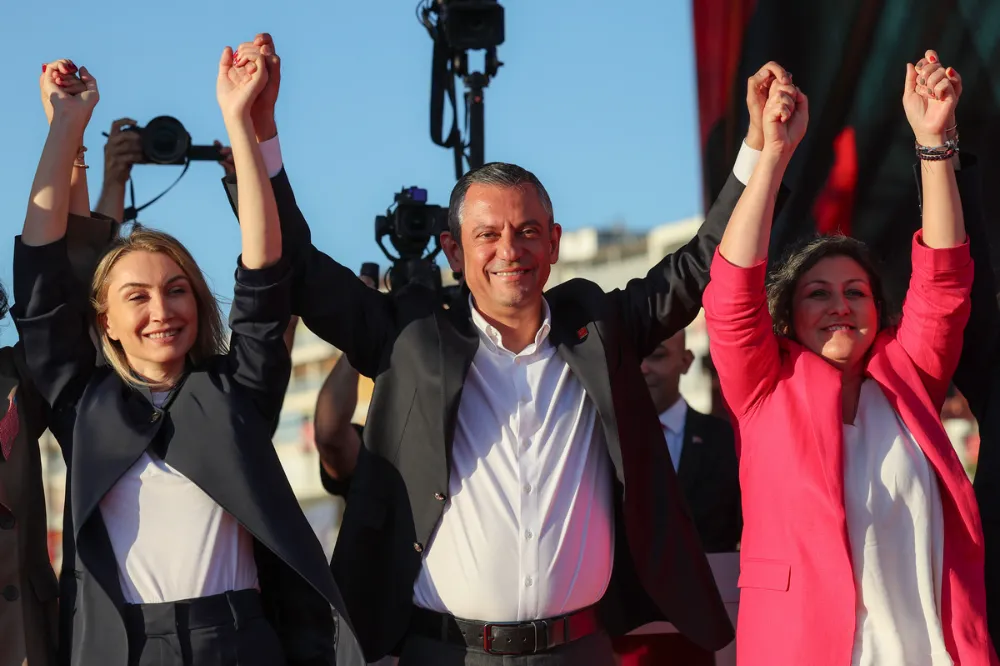 Özgür Özel’den İzmir’de Sert Mesaj: “Yazıklar Olsun Böyle Düzene!”