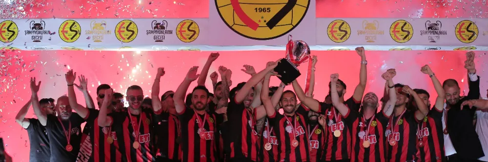 Eskişehirspor Şampiyonluğu Kupayla Taçlandırdı! Stadyumda Ceza Rüzgârı, Havai Fişek Şovu