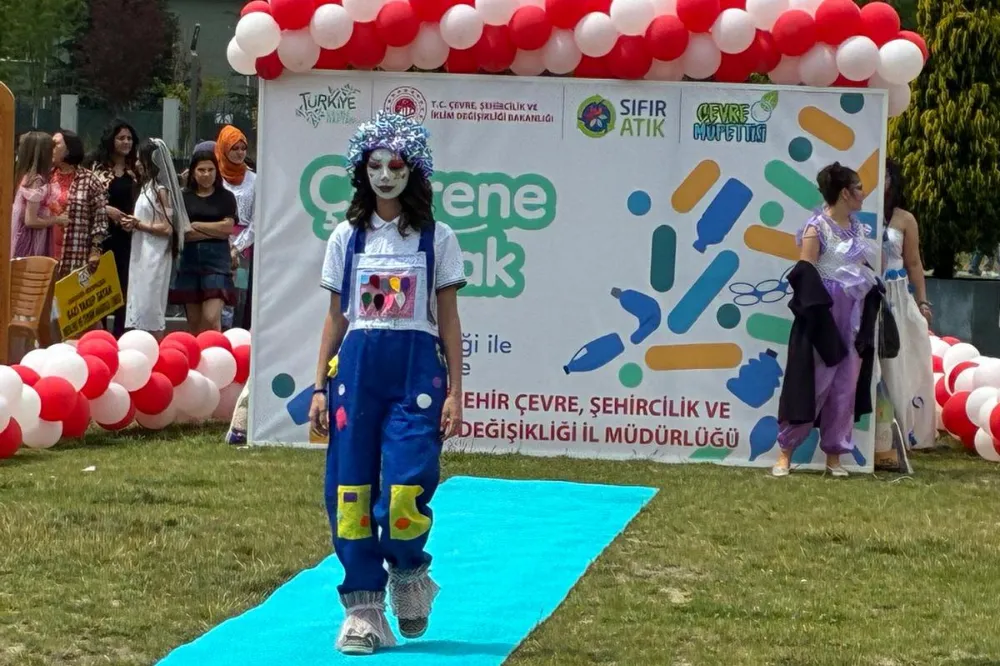    Eskişehir’de Çevre Şenliği Coşkusu: Plastik Kirliliğine Karşı “Çevrene İyi Bak” Mesajı