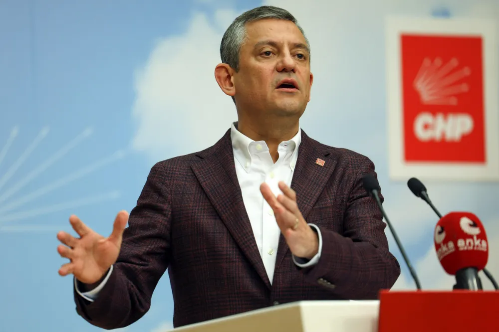   CHP Sözcüsü Deniz Yücel’den Sert Tepki: “Bu Saldırı Kin ve Nefret Siyasetinin Sonucudur”