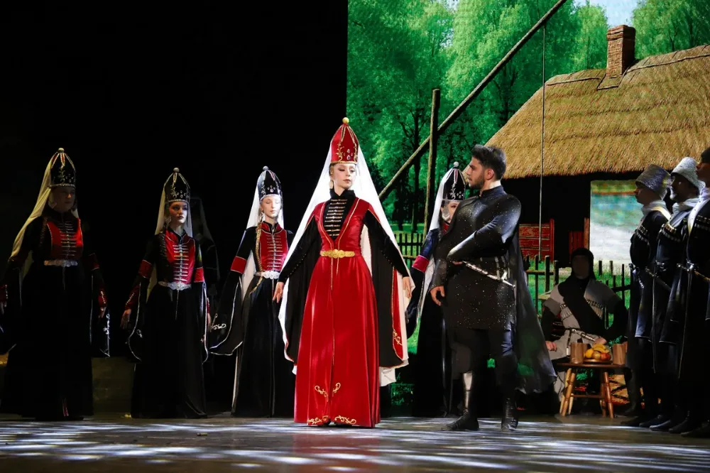 Eskişehir’de “Bir Kafkasya Hikayesi: Nartlar” Sahnelendi
