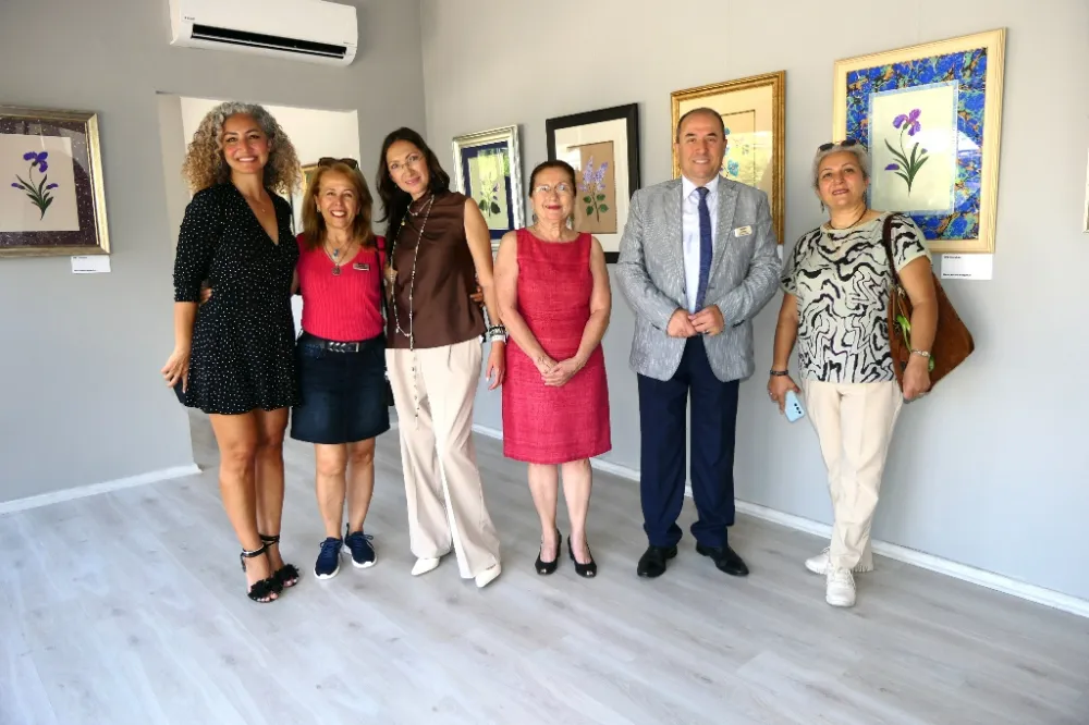 Rus Gelinden Marmaris’te Göz Kamaştıran Ebru Sergisi!