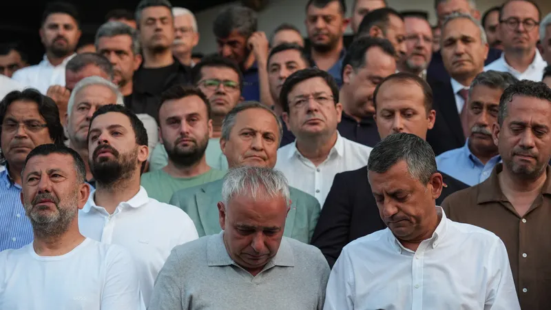 Özgür Özel’den duygusal veda: “Aklımın ve kalbimin yarısını kaybettim”