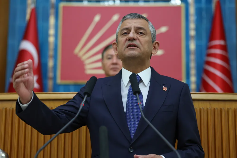   CHP Kadın Kolları’ndan Avcılar’da Adalet ve Özgürlük Yürüyüşü: “Kadınların Sesini Susturamazsınız!”