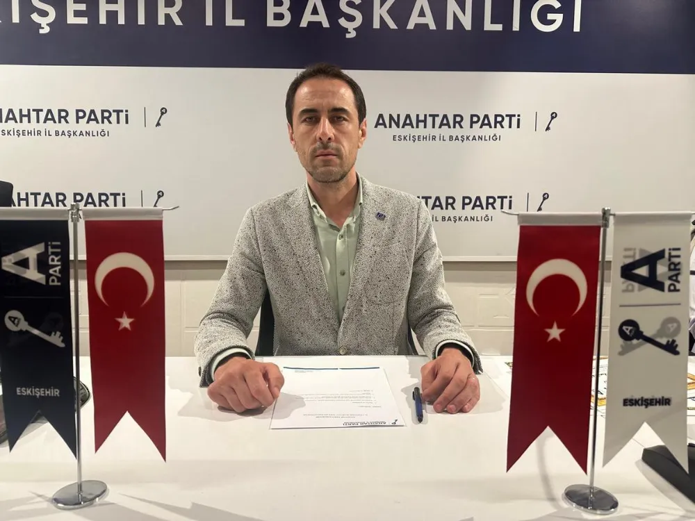 Anahtar Parti’den Eskişehir’de Coşkulu Buluşma: Toplu Rozet Takma ve Konser Etkinliğine Davet