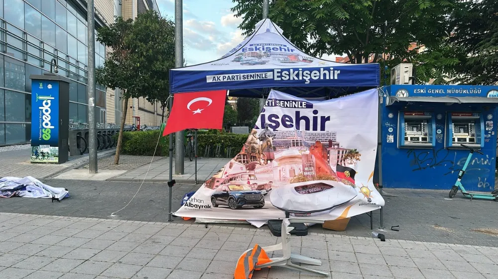 AK Parti Eskişehir Teşkilatından Çadır Saldırısına Tepki: “Demokrasiye Saygısızlık!”