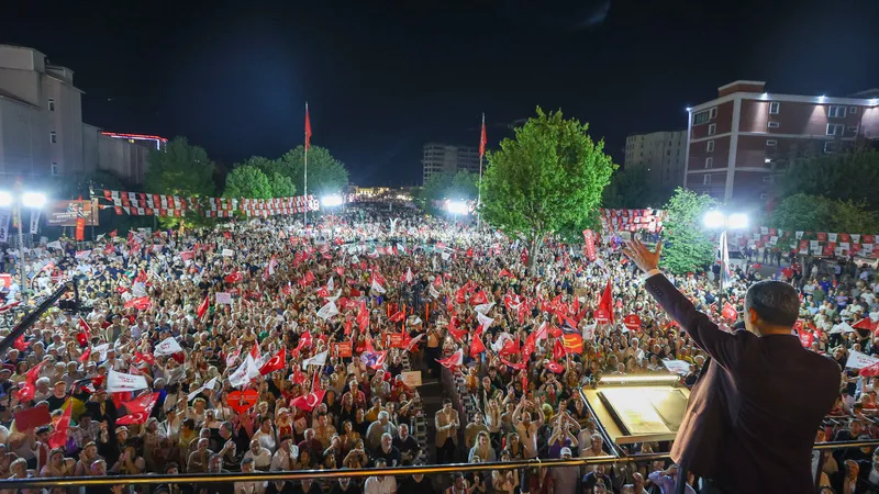 Özgür Özel’den Büyükçekmece’de Sert Mesajlar: “Millet Sizi Gönderecek!”