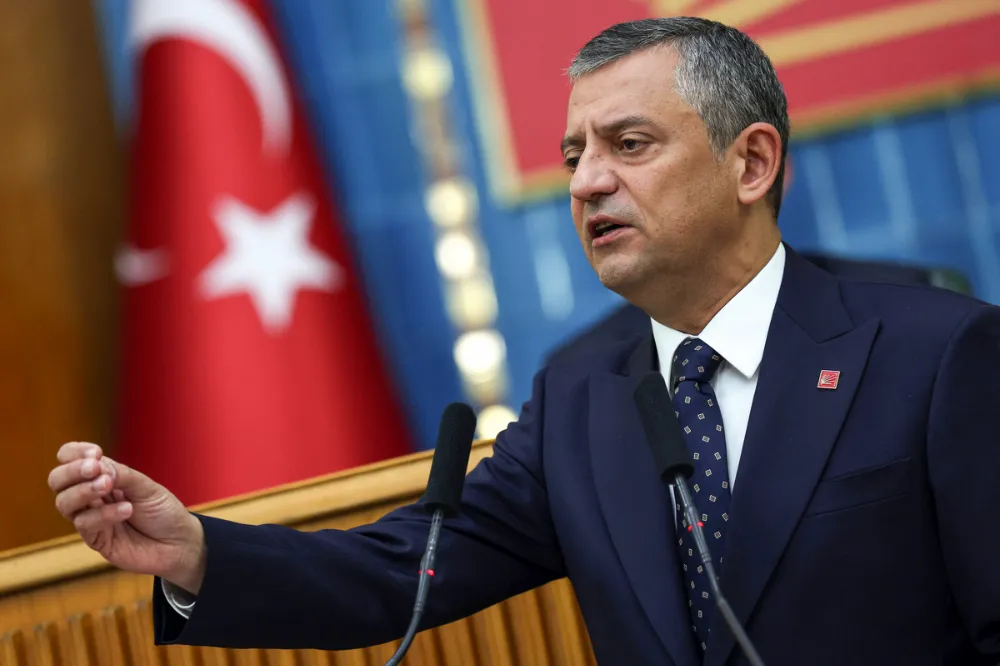 Özgür Özel: 