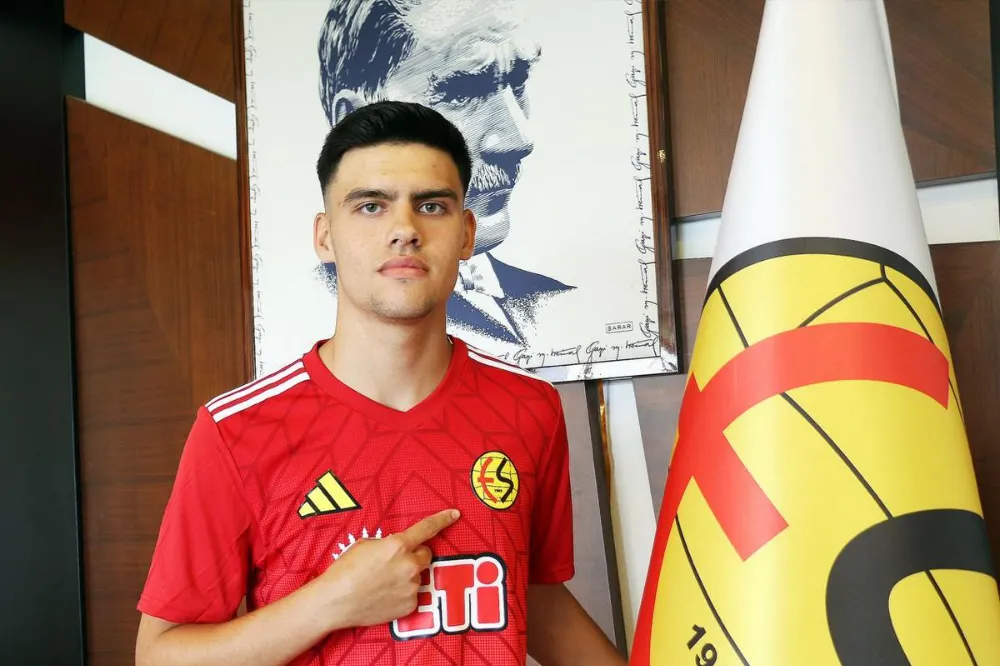 Sadullah Kabayel, Eskişehirspor’la Profesyonel Sözleşme İmzaladı